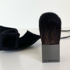 NWOT Burberry kabuki brush